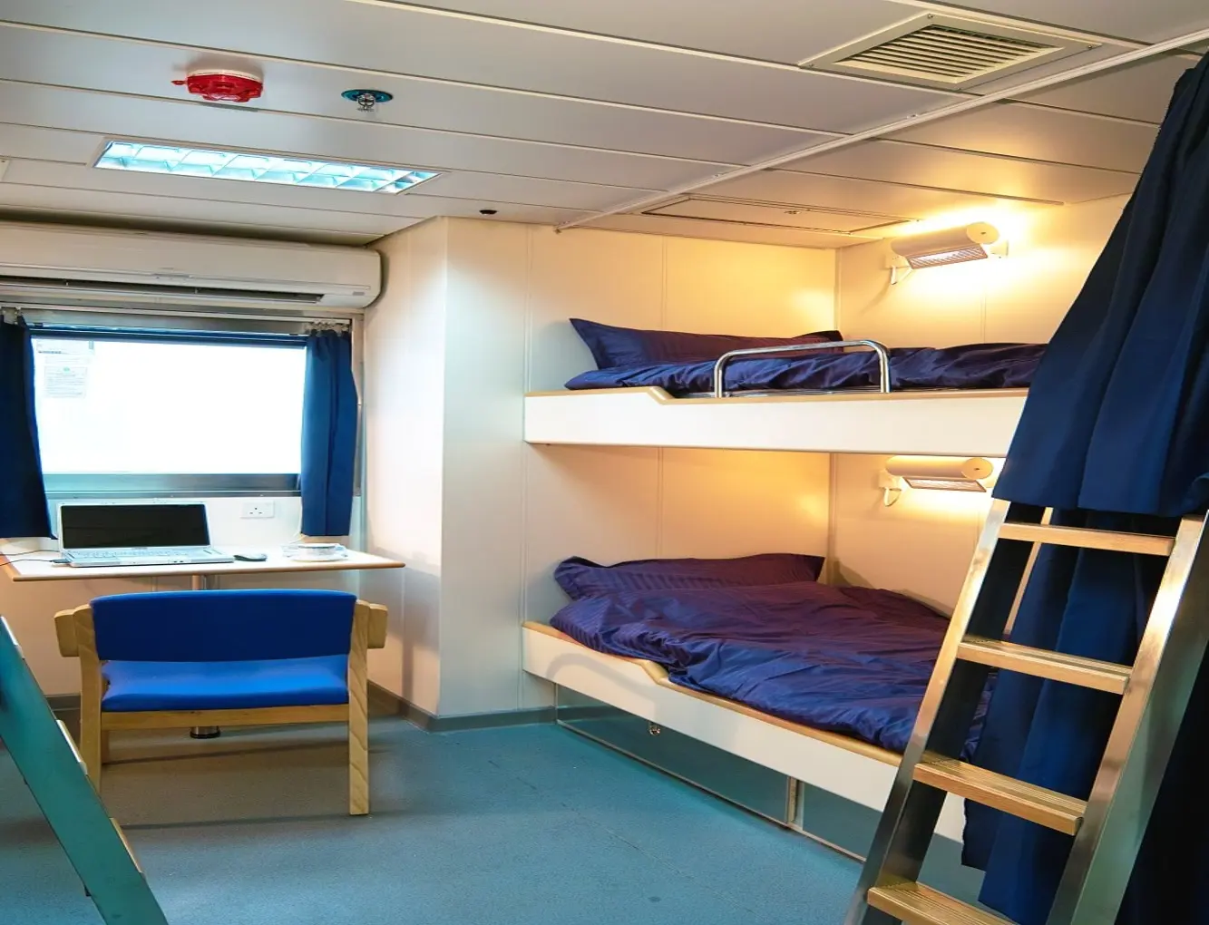 Bunk beds inside an offshore accommodation module<br />
